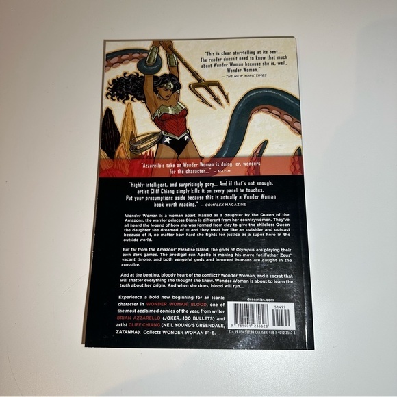 Wonder Woman light and comic bundle - Picture 8 of 9